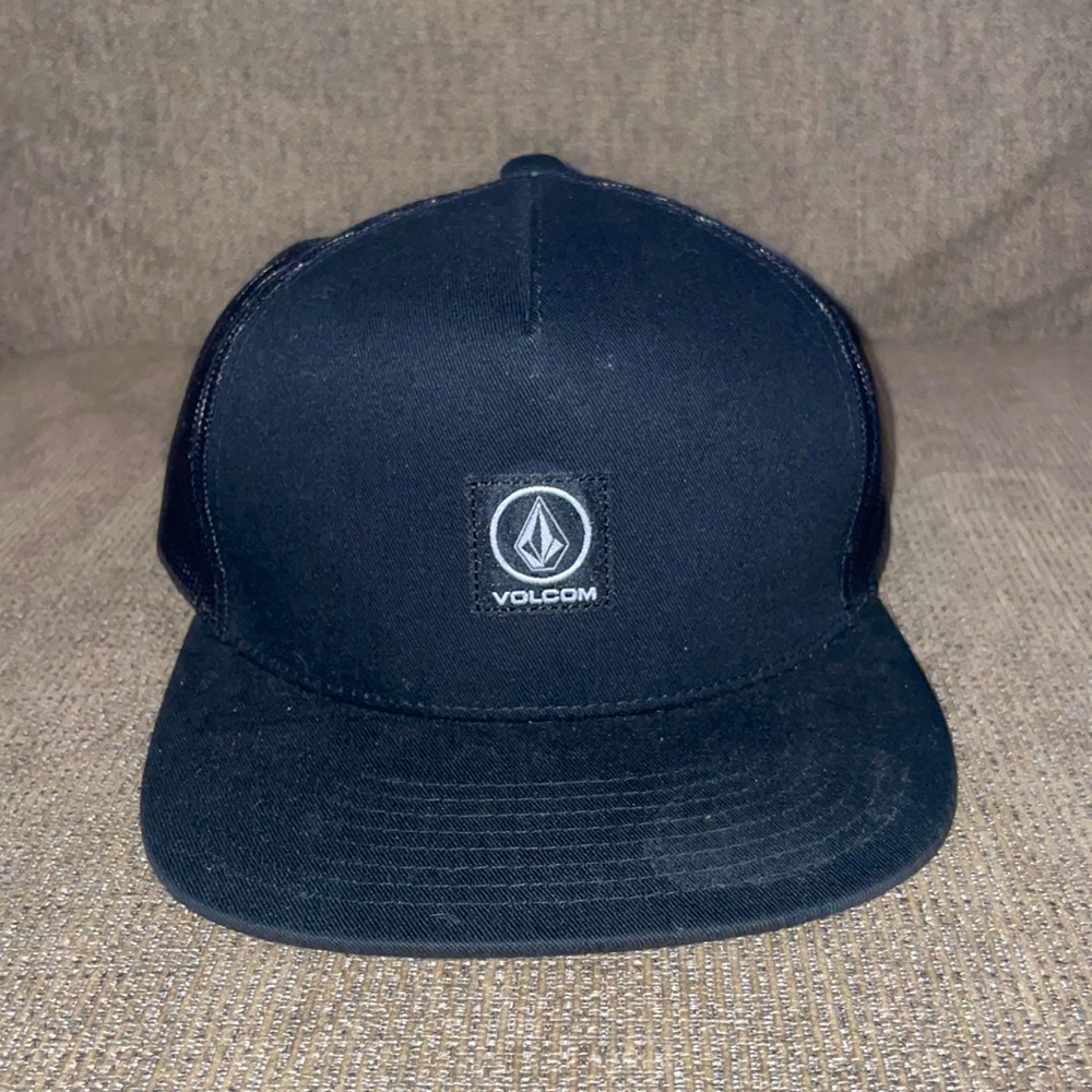 Black volcom SnapBack